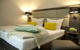 Hotel Am Moosrain Garni